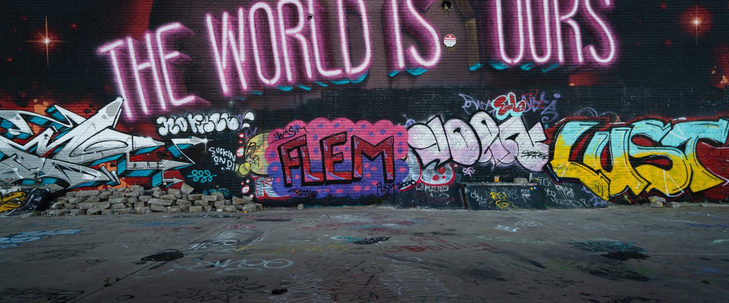 Det skal nærmere bestemt handle om fjernelse af graffiti og jeg vil forsøge at lære jer omkring en virksomhed, som jeg er virkelig glad for.